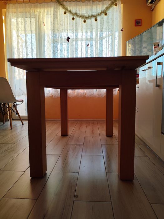 Трапезна маса/Маса за хранене