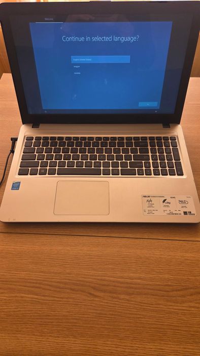 Laptop ASUS X540LA – Intel i3, SSD 240GB, Windows curat, stare bună