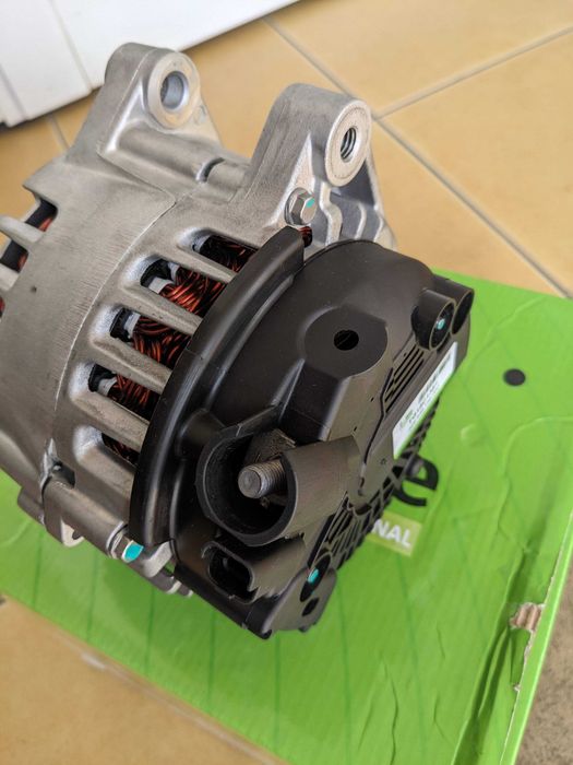 Алтернатор Valeo нов за Peugeot Citroen 2.0 1.6 hdi