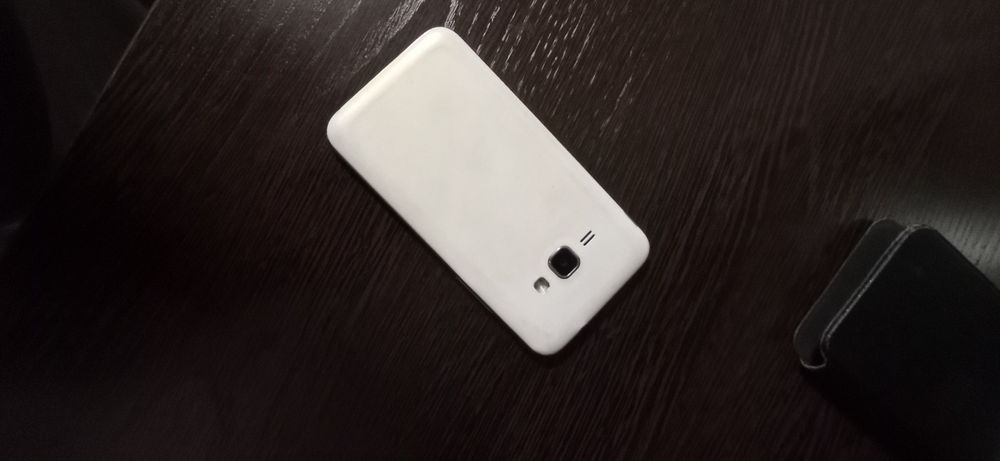 Продаю 2 телефона Samsung