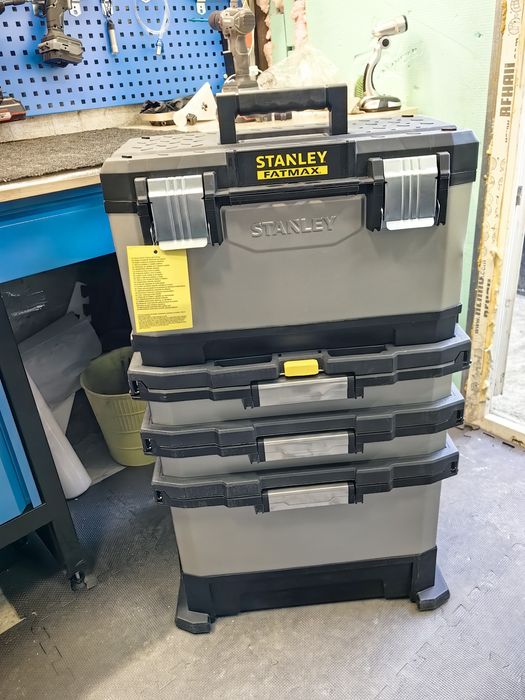 Куфар Stanley за инструменти пластмасов на колела 568x893x389 мм, 50