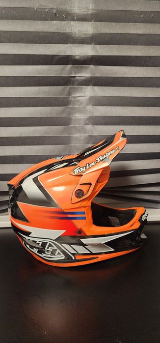 Casca TLD D4 carbon