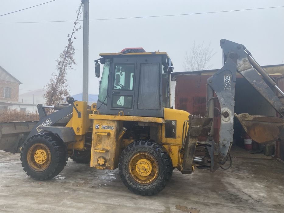 Экскаватор-погрузчик 2/1