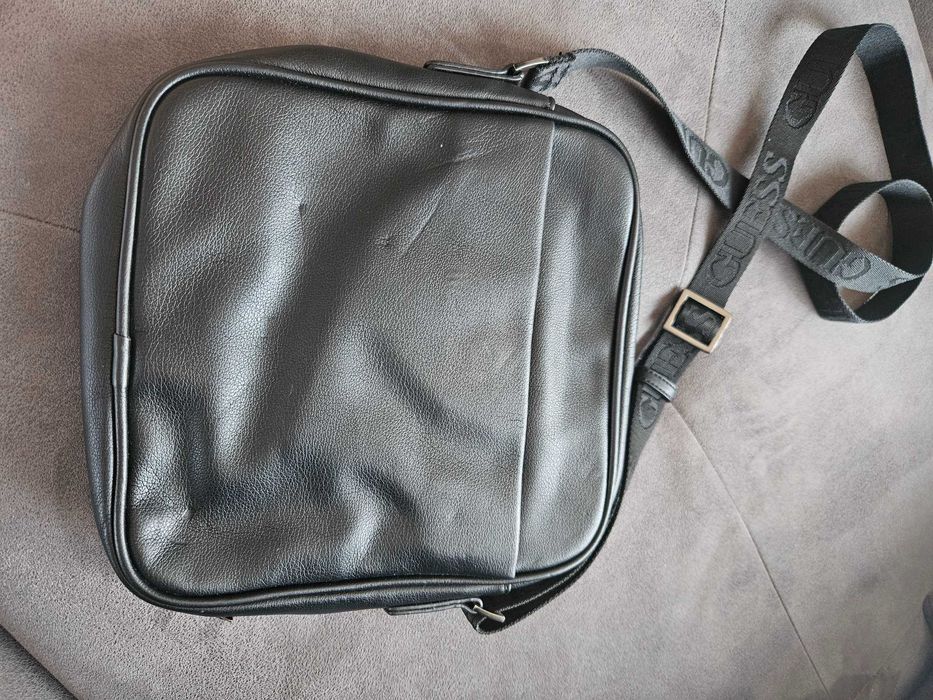 Guess оригинална мъжка чанта