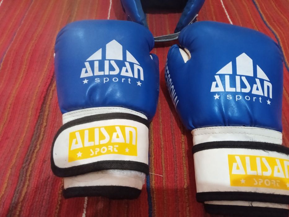 Boks perchatka va shlem