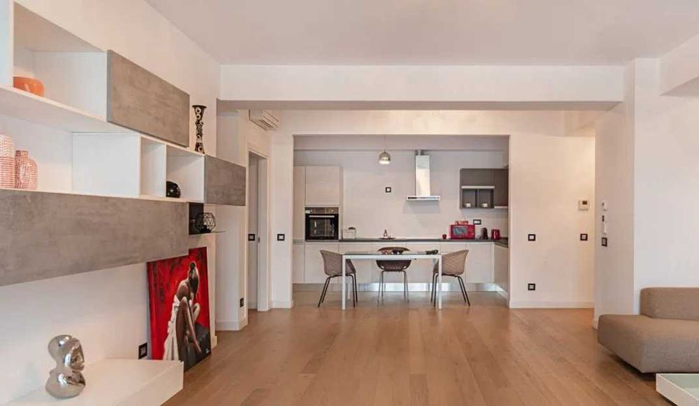 Дава се под наем Тристаен апартамент в Пловдив, Западен - 86 кв.м за 357 € - Снимка #2