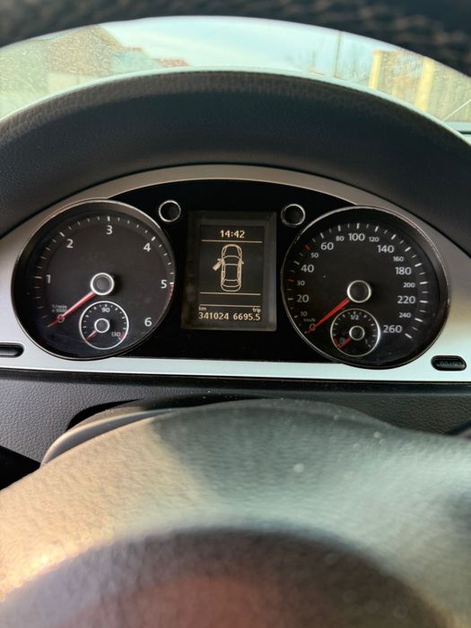 Vând Passat B6 1.6 TDI