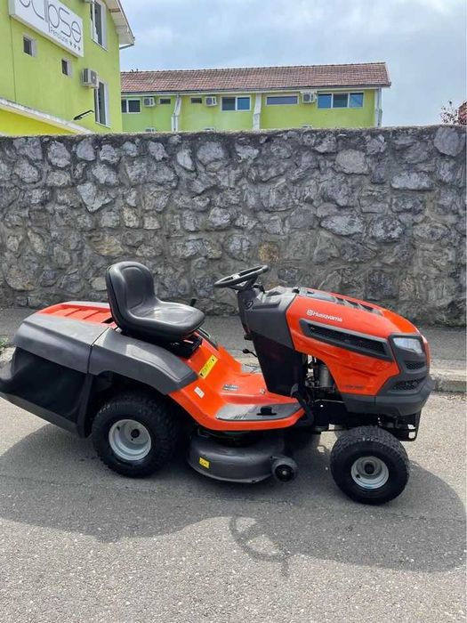 Tractoras de tuns iarba Husqvarna Kawasaki