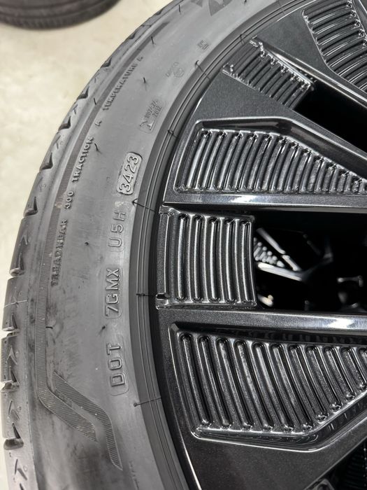 Jante Audi Q8 Etron R21 Originale RS Negru Lucios Bridgestone de vara