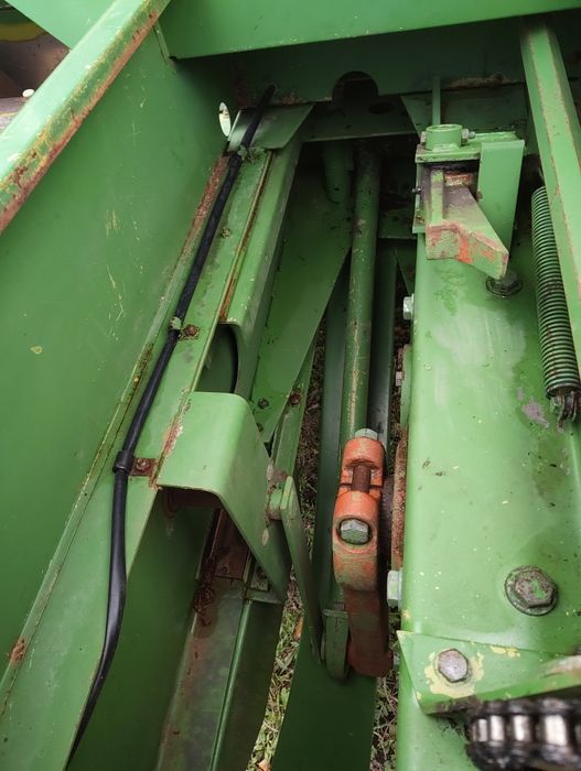 Vând John Deere 332 A