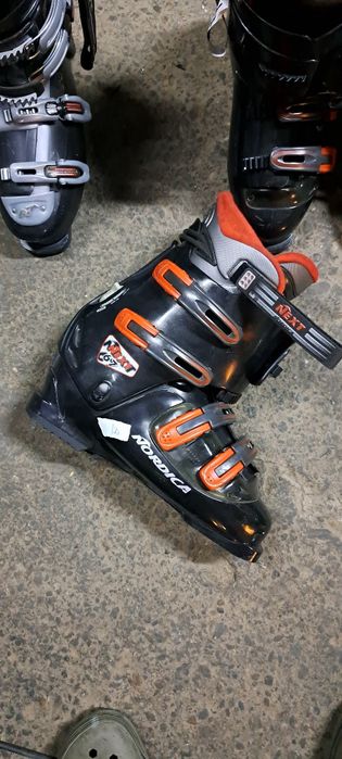 Clapari ski Salomon si Nordica