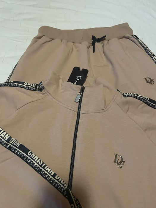 Дамски спортен екип