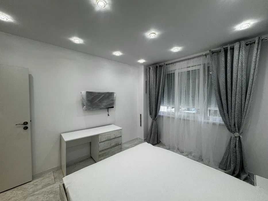 Дава се под наем Тристаен апартамент в София, Красно село - 75 кв.м за 698.19 € - Снимка #1