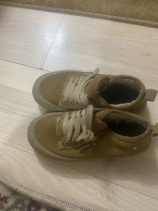 Кроссовки для девочки утепленные