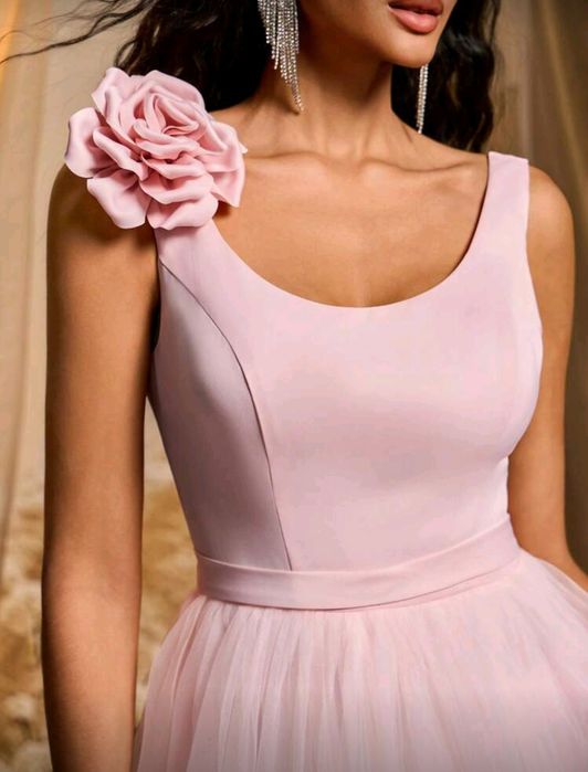 Красива лятна розова рокля с гол гръб