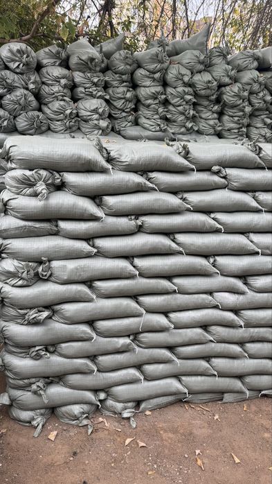 Песок в мешках  отцев щебен