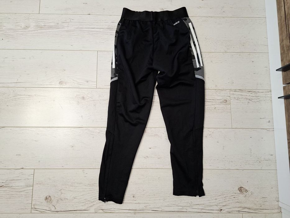 Adidas-Ориг. Детско долнище Ново!