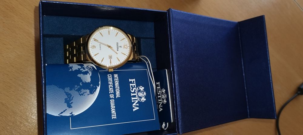 Продавам чисто нов мъжки часовник FESTINA F2015/2
