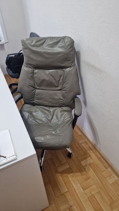 Продам кресло офисное