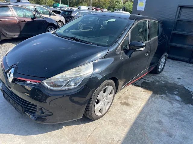 Dezmembrez Renault Clio 4 2015 1.2 benzina