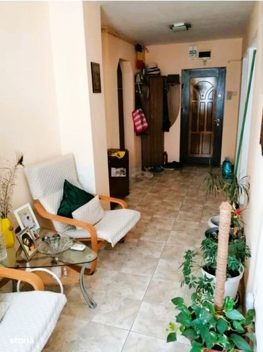 Apartament 3 camere  | Decomandat – Zona Far | Etaj 1 | Parcare