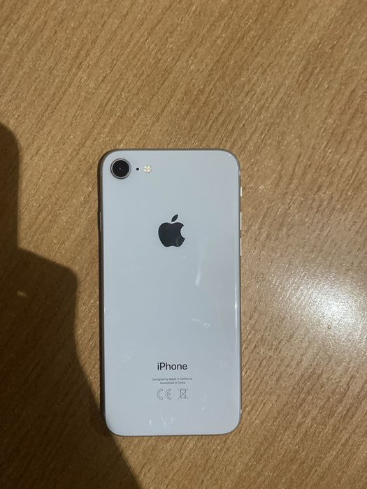 Продам iphone 8.
