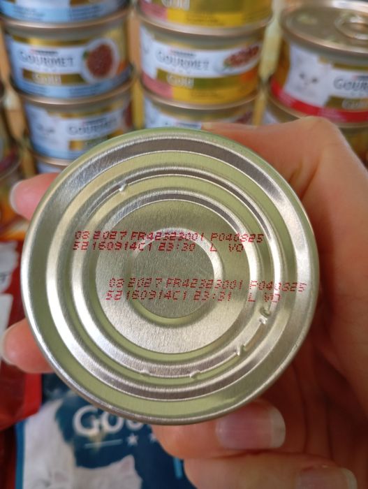 Консерви и паучове на Purina Gourmet