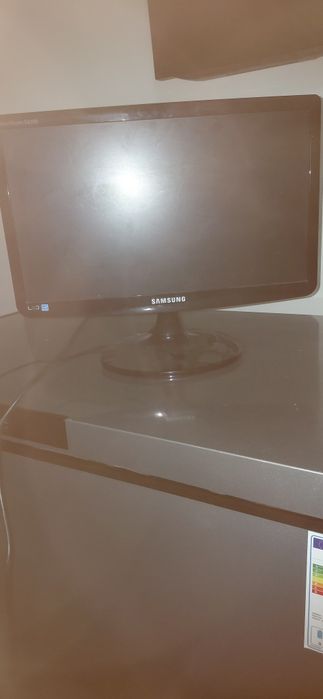 Монитор Samsung в рабочем состоянии