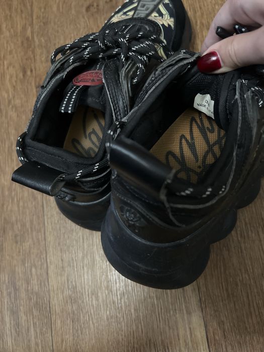 Продам кроссовки версаче