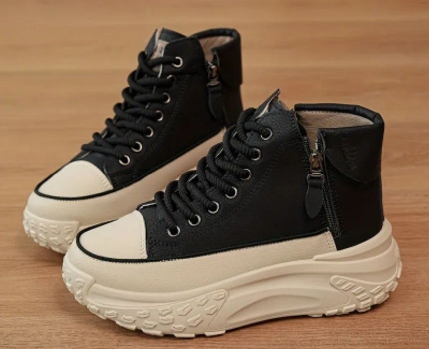 Кроссовки женские