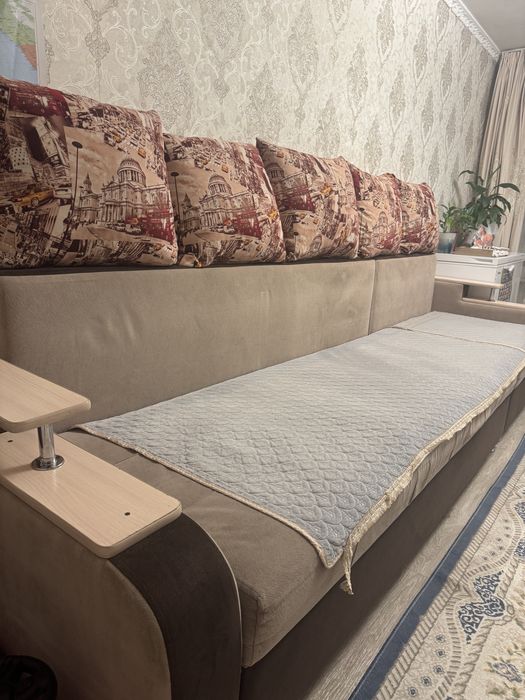 Продам диван для гостиной