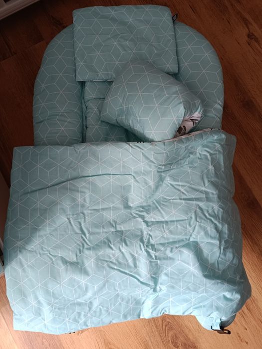 Двулицево голямо бебешко гнездо с удължител,завивка, възглавница