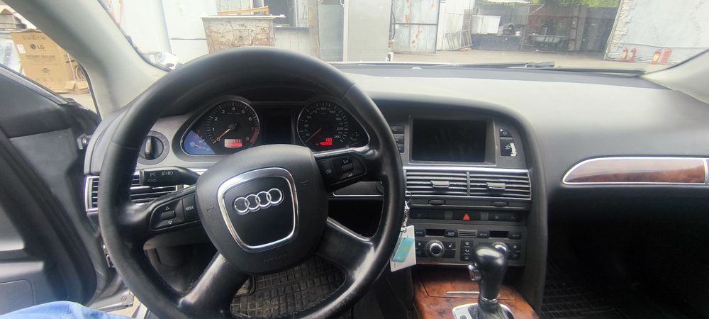 Audi A6 quattro 3.2