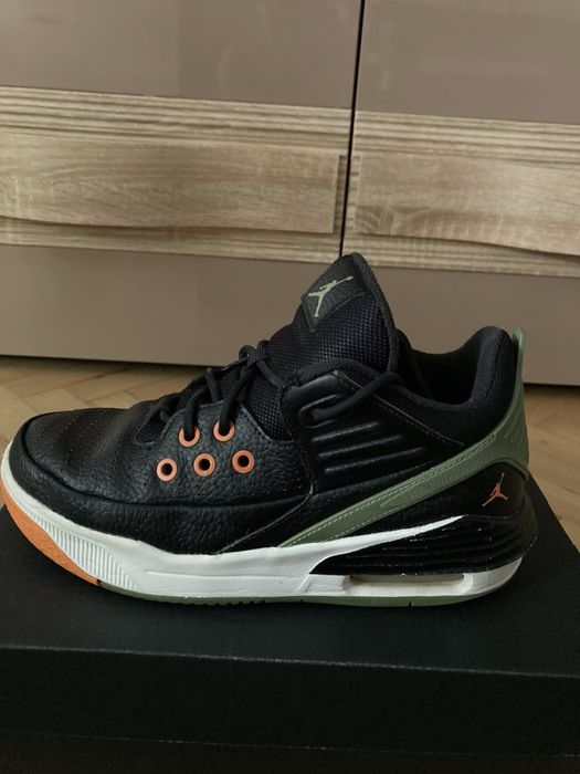 Nike jordan max aura 5