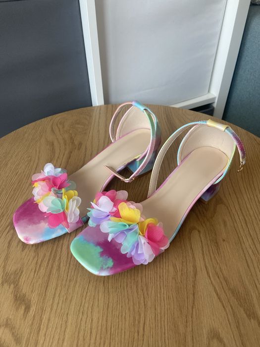 Pantofi cu toc - colorati