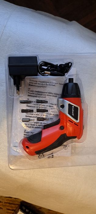 Mașina de insurubat cu acumulator.