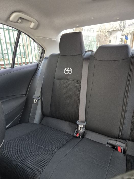 Huse auto Toyota Corolla sedan si Cross, Yaris Cross