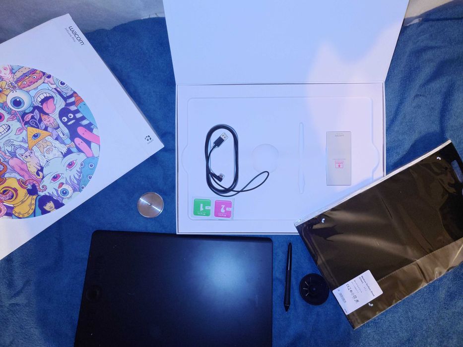 Tabletă grafică Wacom Intuos Pro L accesorii extra – stare foarte bună