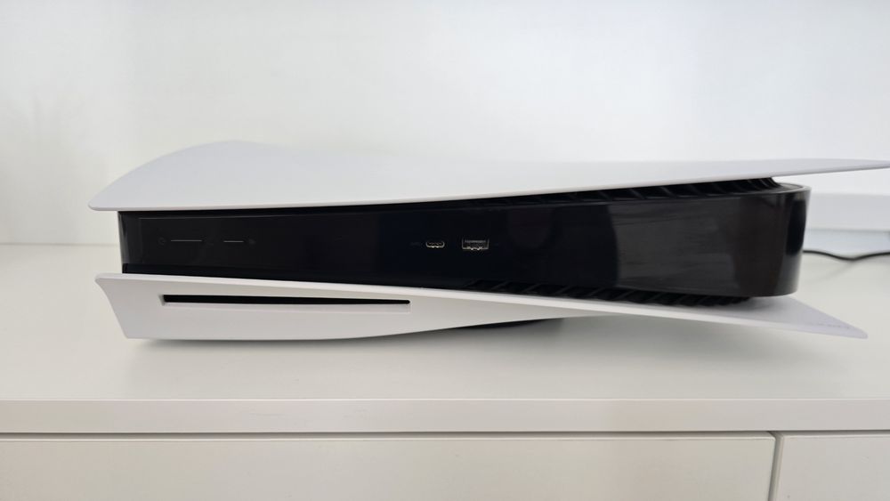 PlayStation 5 (белая, дисковод) + геймпад DualSense