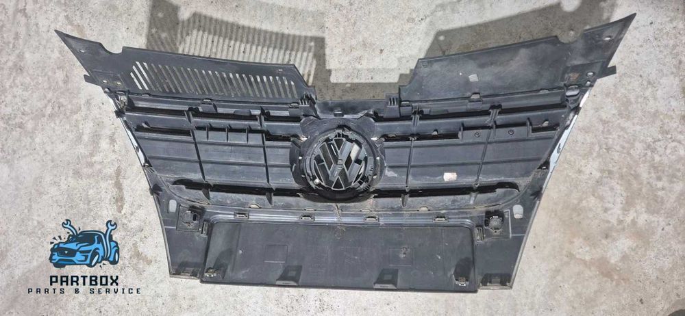 Решетка предна броня VW Passat VI 2010