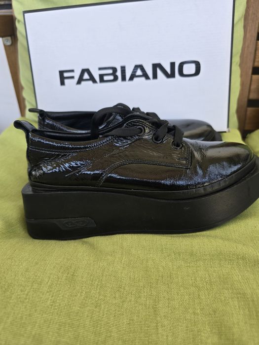 Дамски обувки от естествен лак