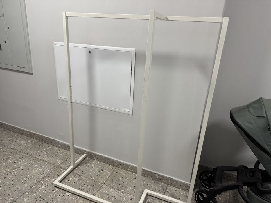 Продам вешалку металлическую