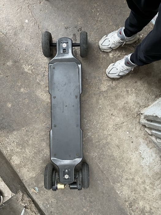 Evolve Carbon GT All Terrain Skateboard electric