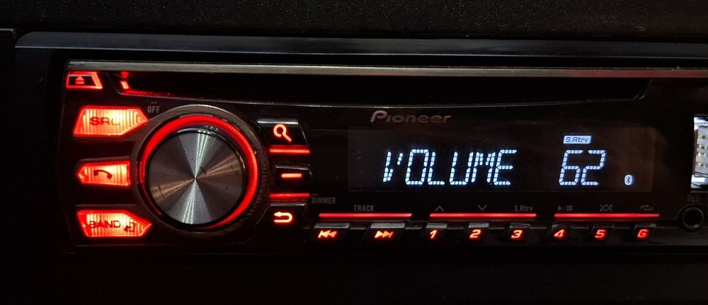 CD Pioner Deh-4700BT- НОВО