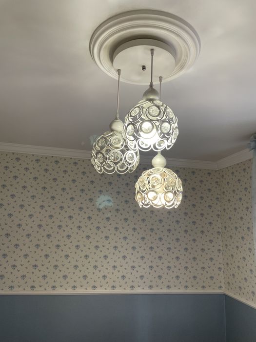 Продам люстру