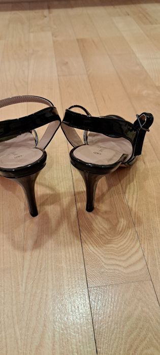 Sandale negre imitație lac