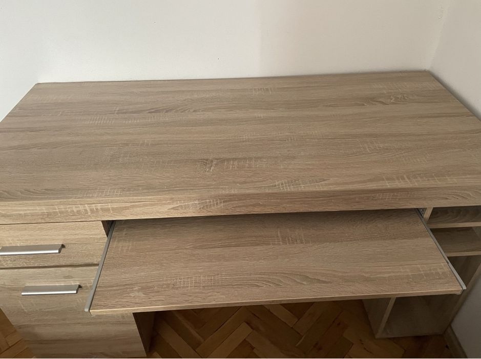 Birou modern spatios elevi, copii, studenti ca nou
