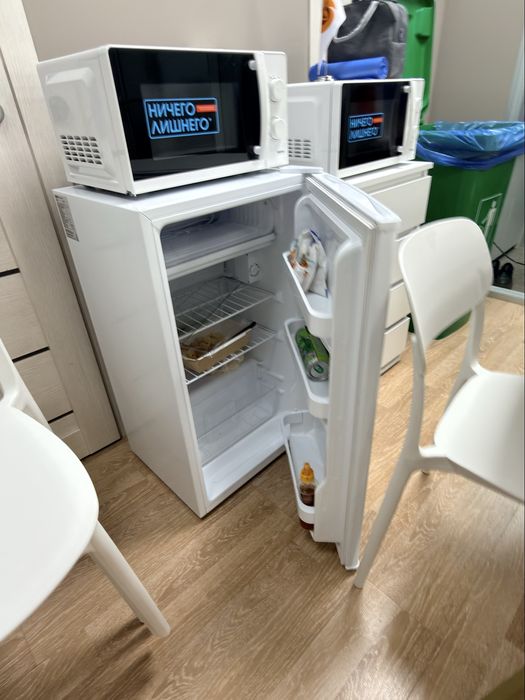 офисный небольшой холодильник
