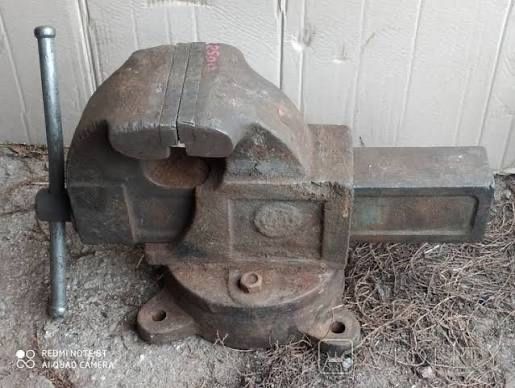 Продам тиски слесарные