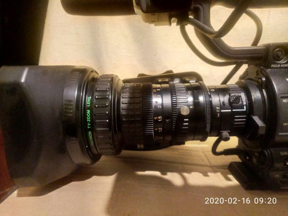 Продавам професионална HD DV камера JVS GY-HD111